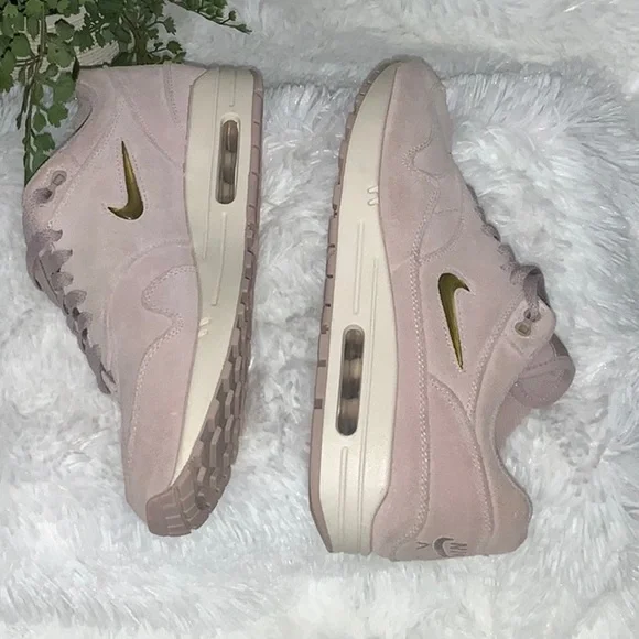 Nike Air Max mens size in Rare Jewel Particle Rose